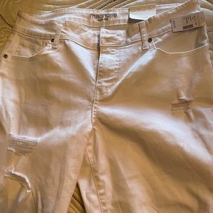 Maurice’s White High Rise Distressed Crop